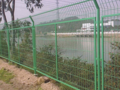 鐵絲網(wǎng)護欄